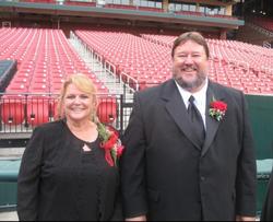 /images/vic_and_me_at_heathers_wedding_250x203.jpg